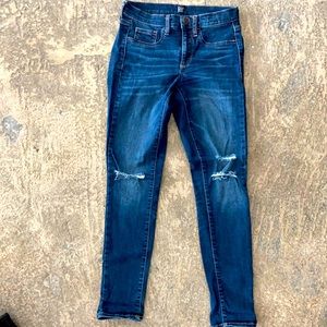 Gap denim women's "favorite jegging" skinny jeans - distressed - dark blue 26R